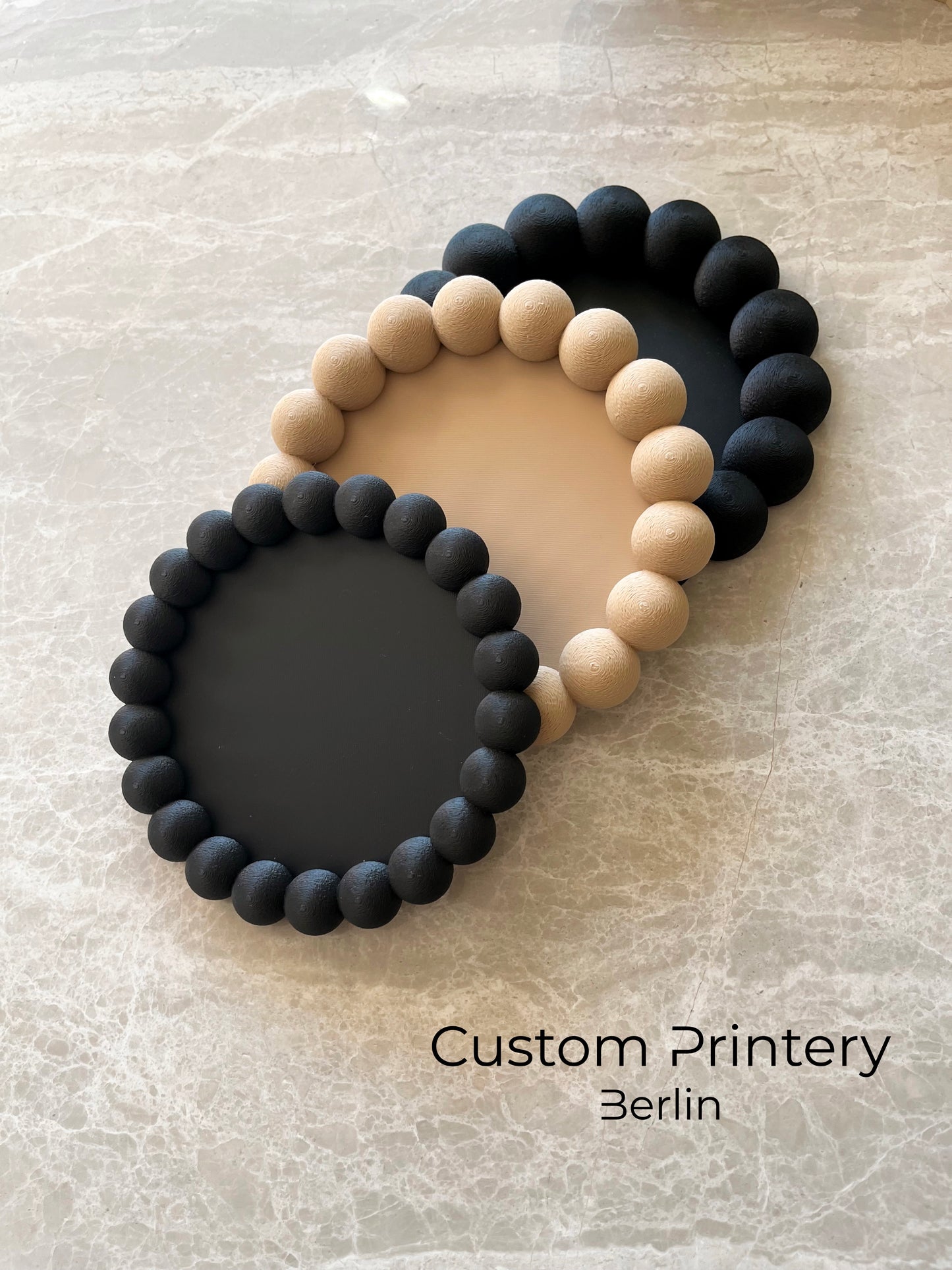 3D-gedruckte Bubble-Schalen und Coaster aus PLA in vier Größen (S, M, L, XL). Ideal zur Schmuckaufbewahrung oder als Untersetzer für Tassen. Modernes Design mit rauer Oberfläche – perfekt für Design- und Home-Deko-Liebhaber.