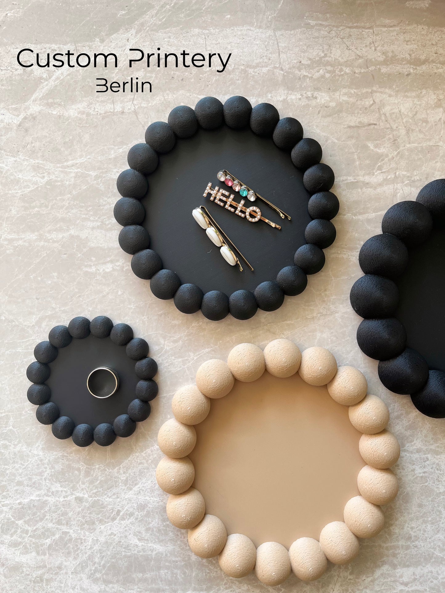 3D-gedruckte Bubble-Schalen und Coaster aus PLA in vier Größen (S, M, L, XL). Ideal zur Schmuckaufbewahrung oder als Untersetzer für Tassen. Modernes Design mit rauer Oberfläche – perfekt für Design- und Home-Deko-Liebhaber.