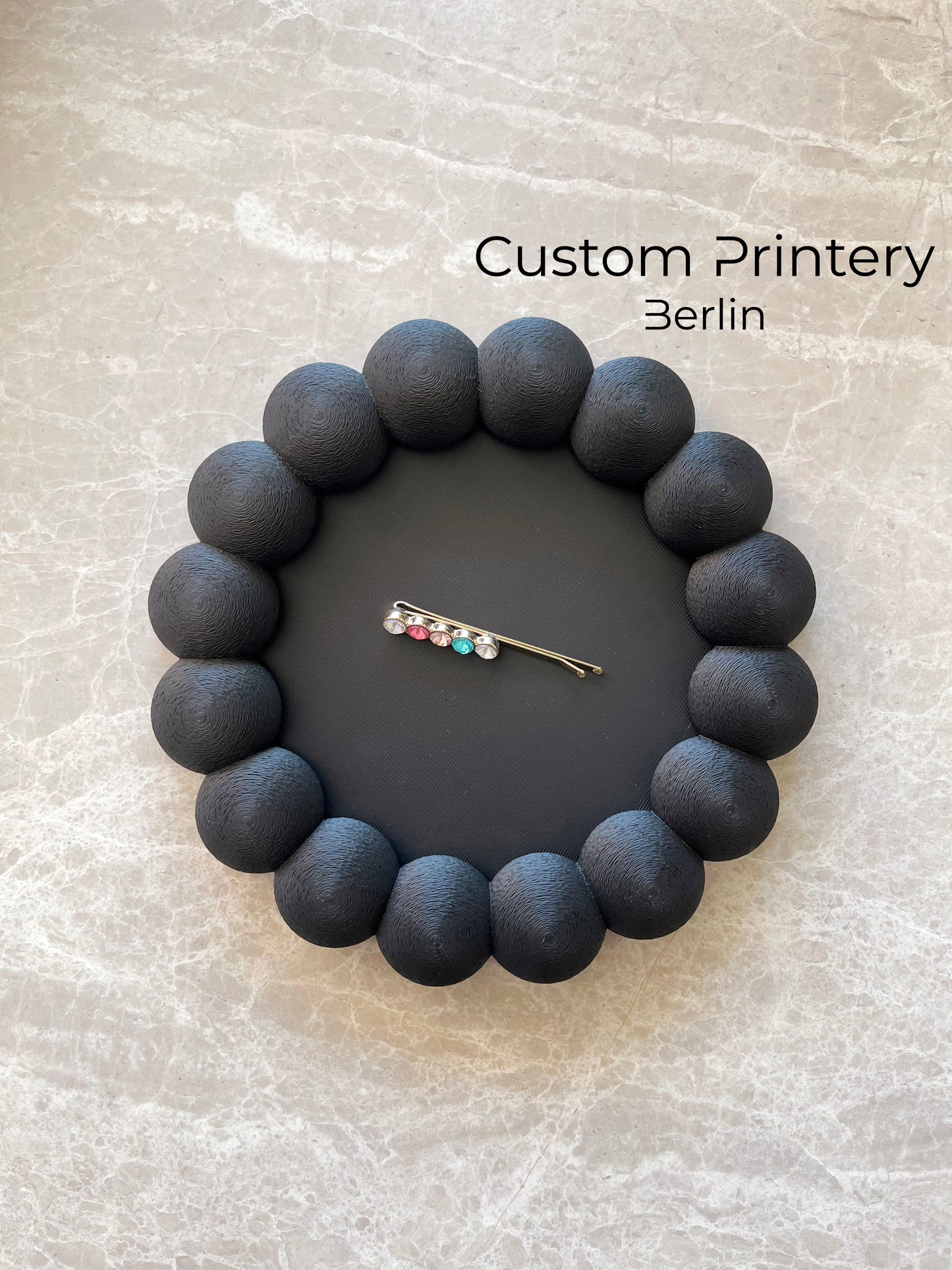 3D-gedruckte Bubble-Schalen und Coaster aus PLA in vier Größen (S, M, L, XL). Ideal zur Schmuckaufbewahrung oder als Untersetzer für Tassen. Modernes Design mit rauer Oberfläche – perfekt für Design- und Home-Deko-Liebhaber.